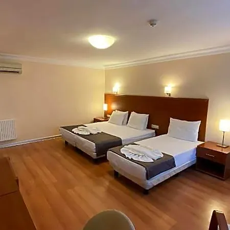 מלון Triada Gayrettepe 3*