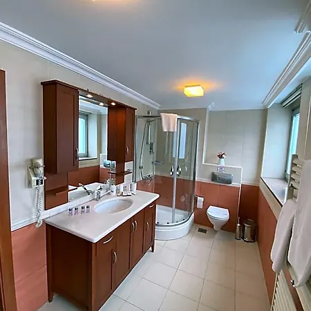 מלון Triada Gayrettepe 3*